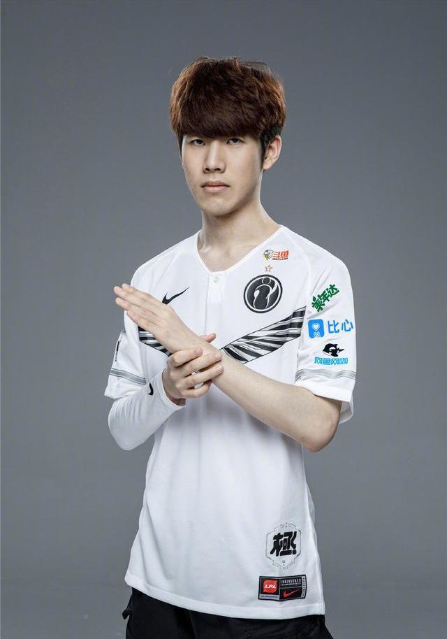 他曾将一名 他曾将一名