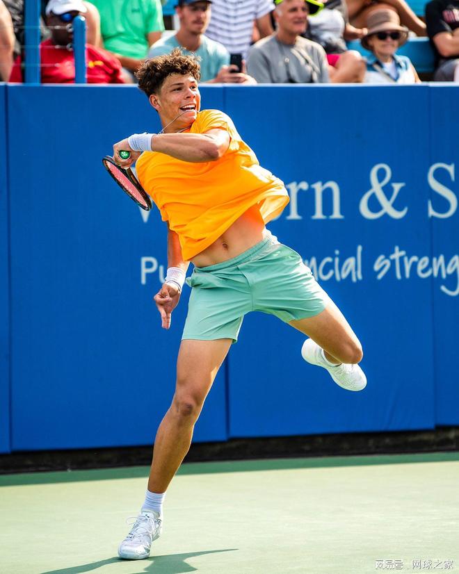 也反映出球 也反映出球